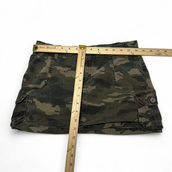 Nori Vintage Low Rise Camo Mini Skirt Cute Back Pockets Size 5 97% Cotton - Picture 3 of 4